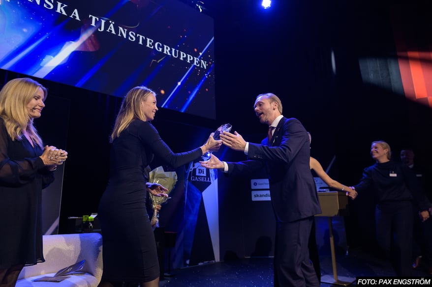Anna Rytterling delar ut pris på Gasellfesten i Stockholm
