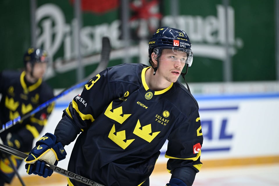 Lucas Raymond med det blå matchstället under Betano Hockey Games 2024