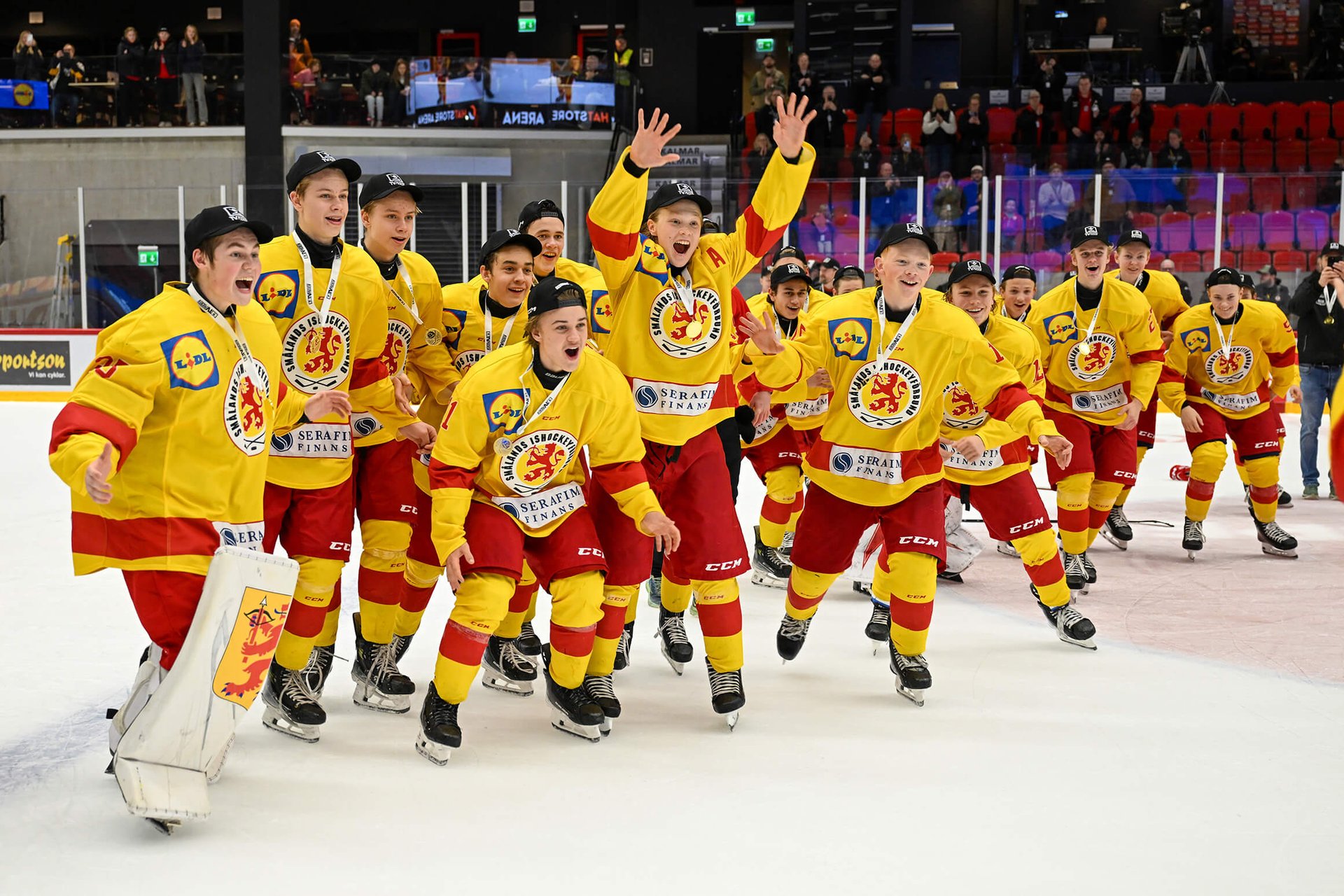 <span id="hs_cos_wrapper_name" class="hs_cos_wrapper hs_cos_wrapper_meta_field hs_cos_wrapper_type_text" style="" data-hs-cos-general-type="meta_field" data-hs-cos-type="text" >TV-pucken är mer än bara hockey</span>